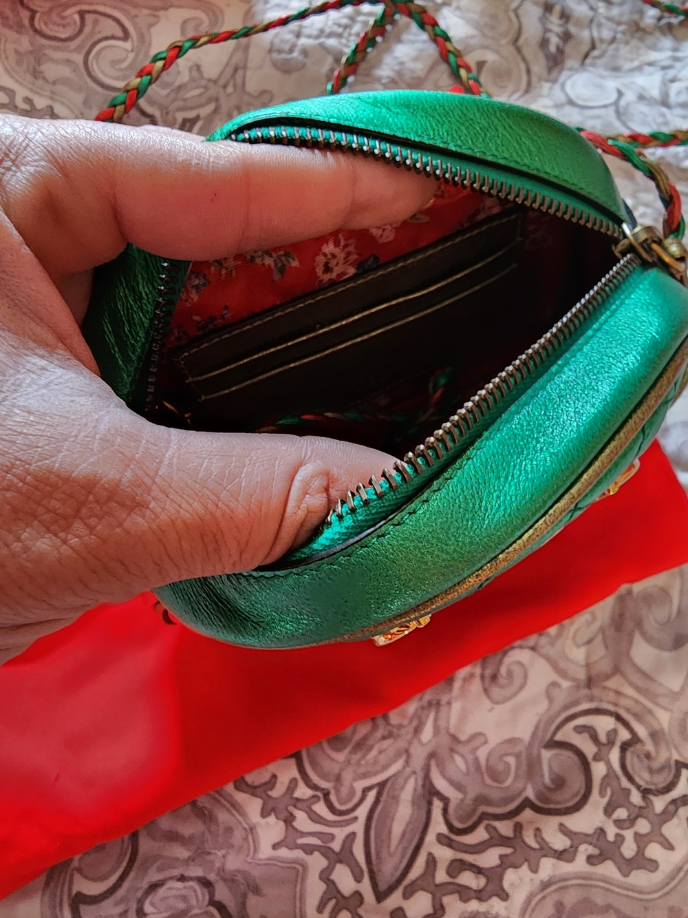 New Condition Gucci Quilted Red & Green Crossbody Bag - Picture 6 of 10